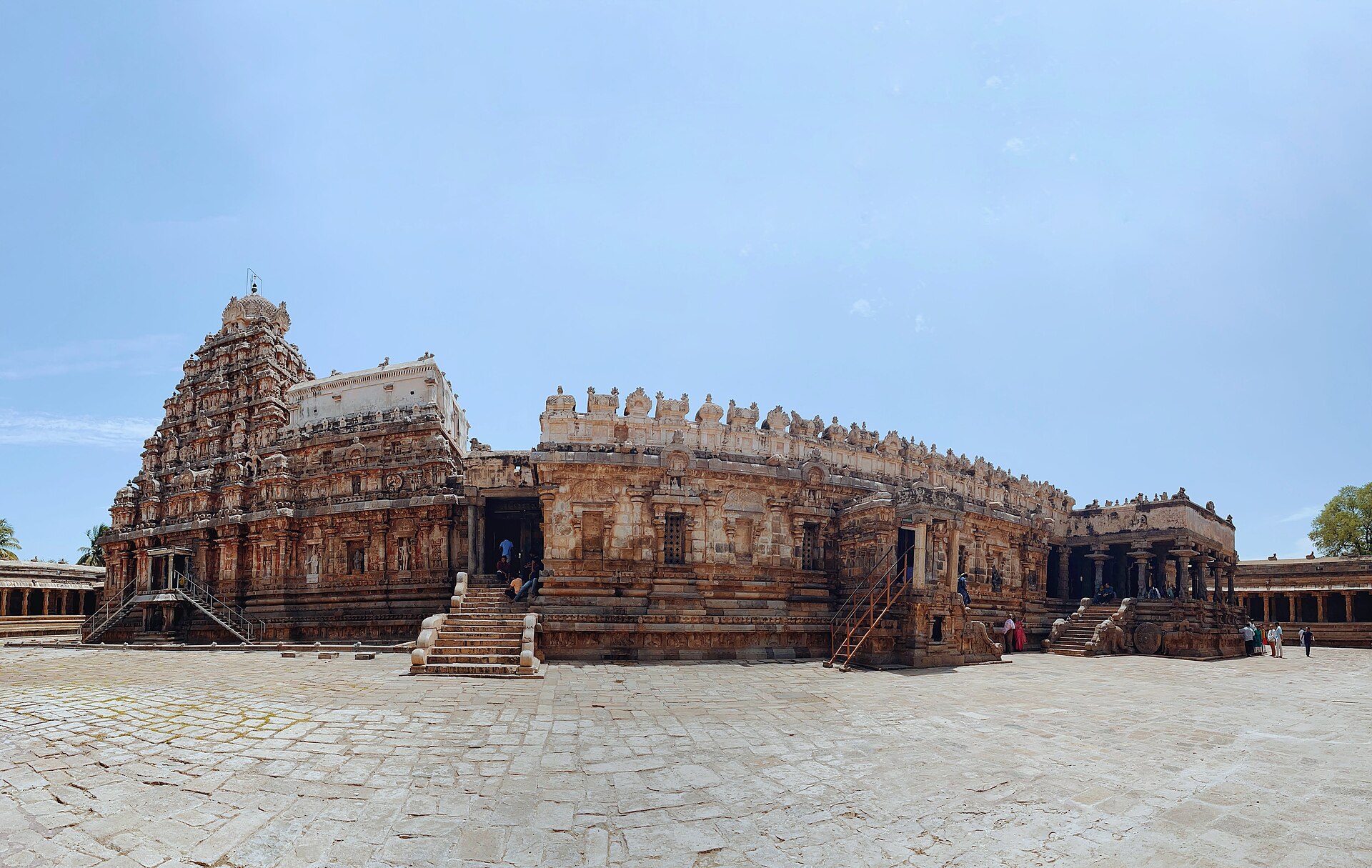 Airavatesvara Temple complex at Darasuram, pale stone courtyard